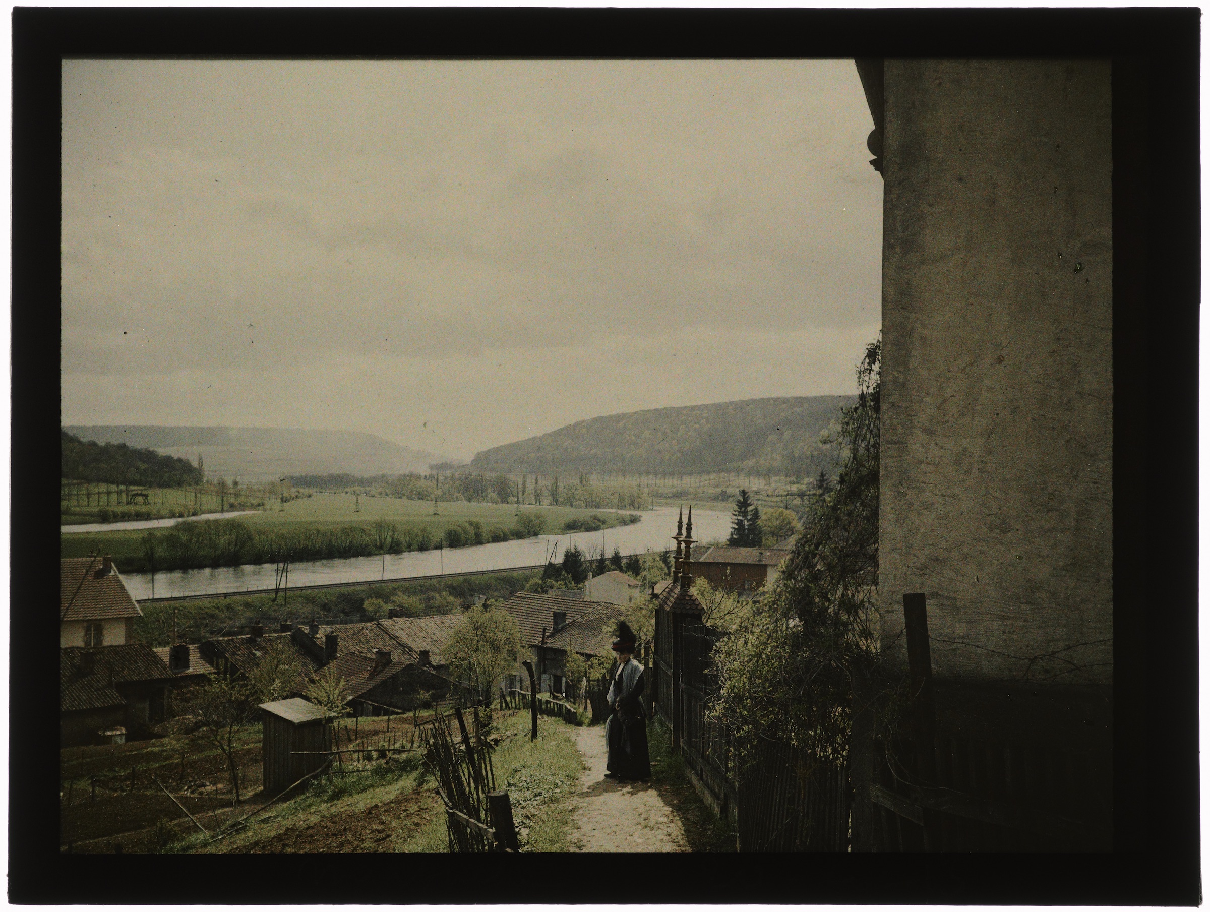 Le village et la boucle de la Moselle du haut de Marbache
