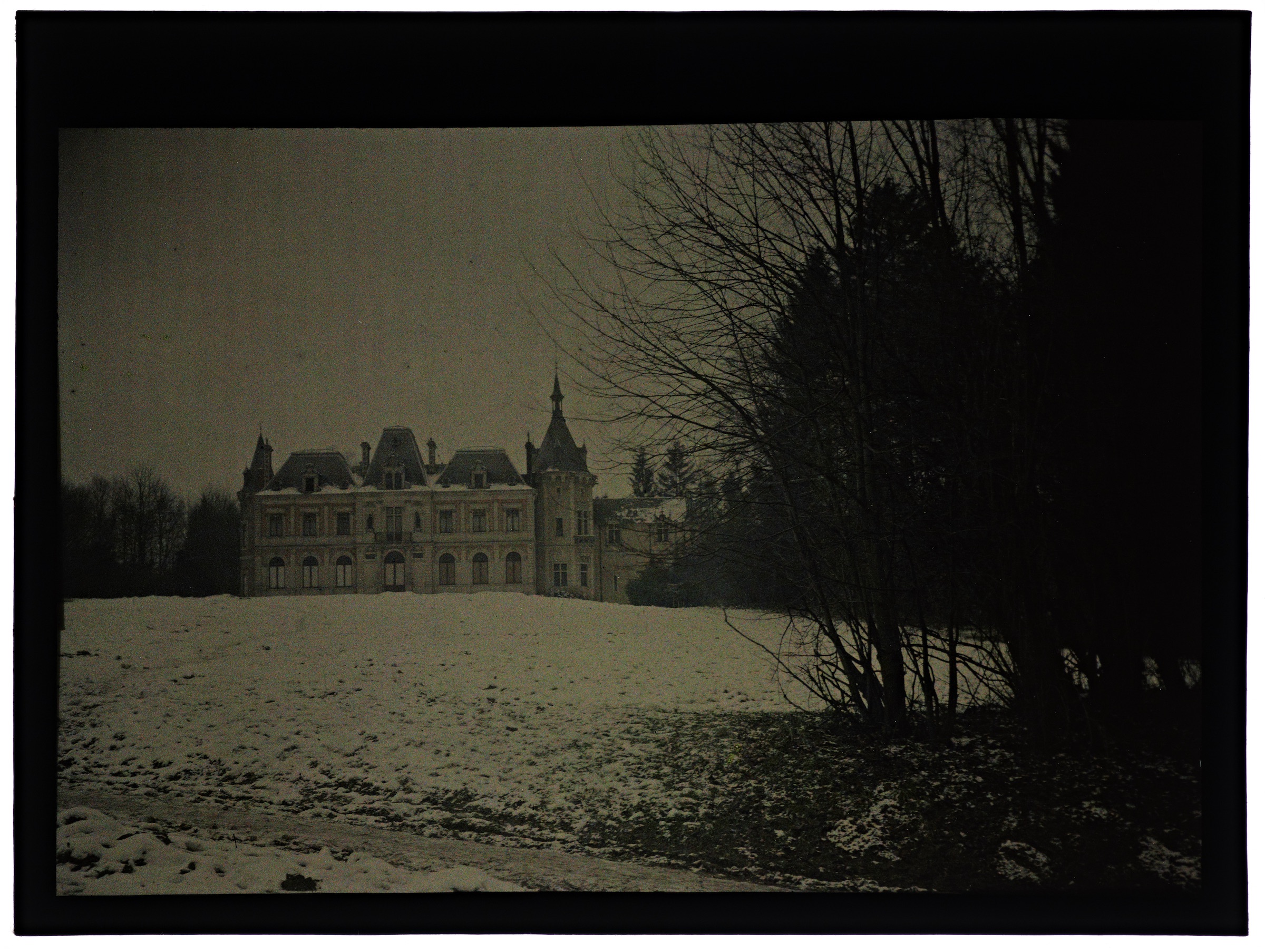 Le château de l'Asnée sous la neige