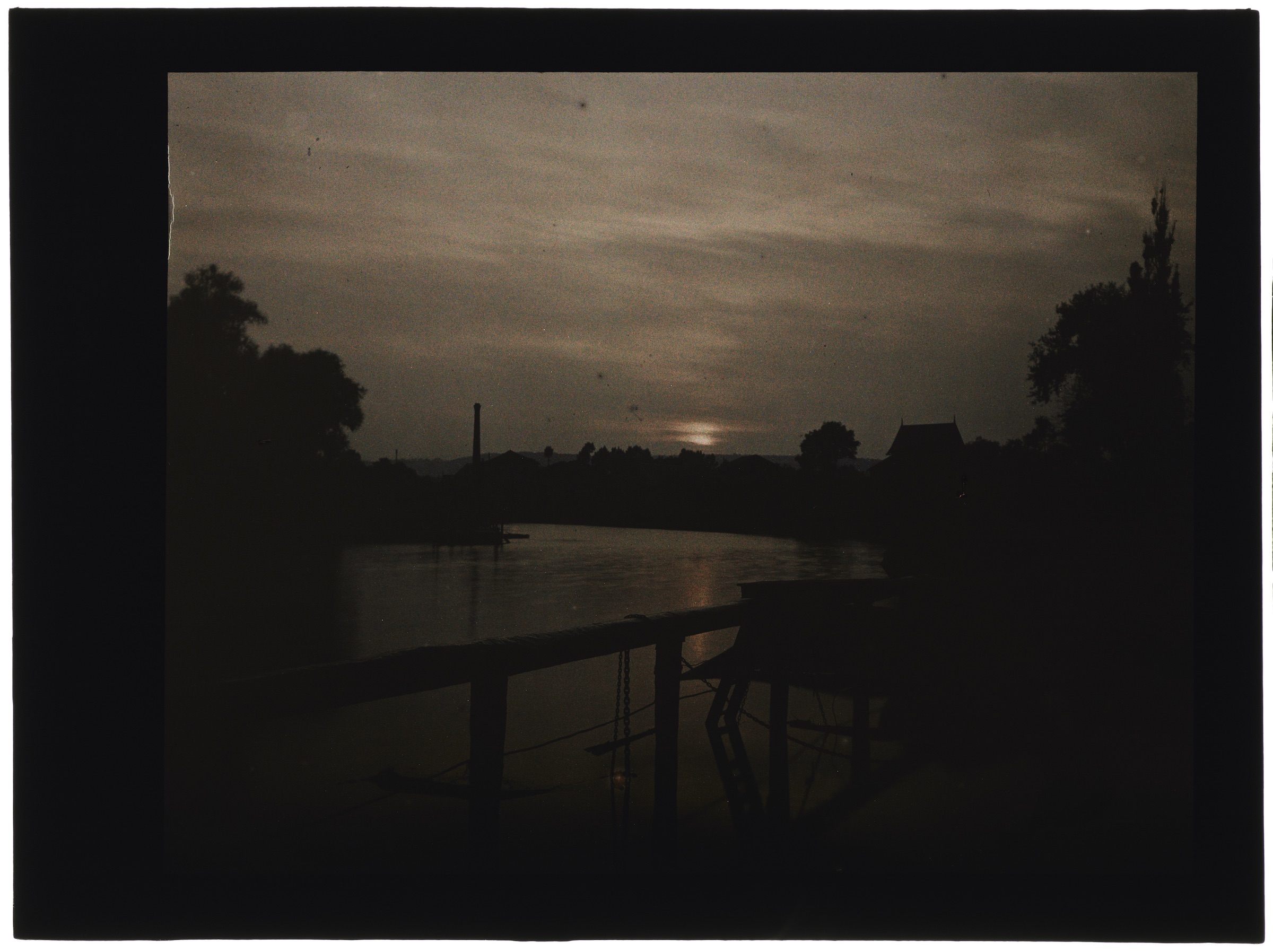 Coucher de soleil sur la rivière à Essey