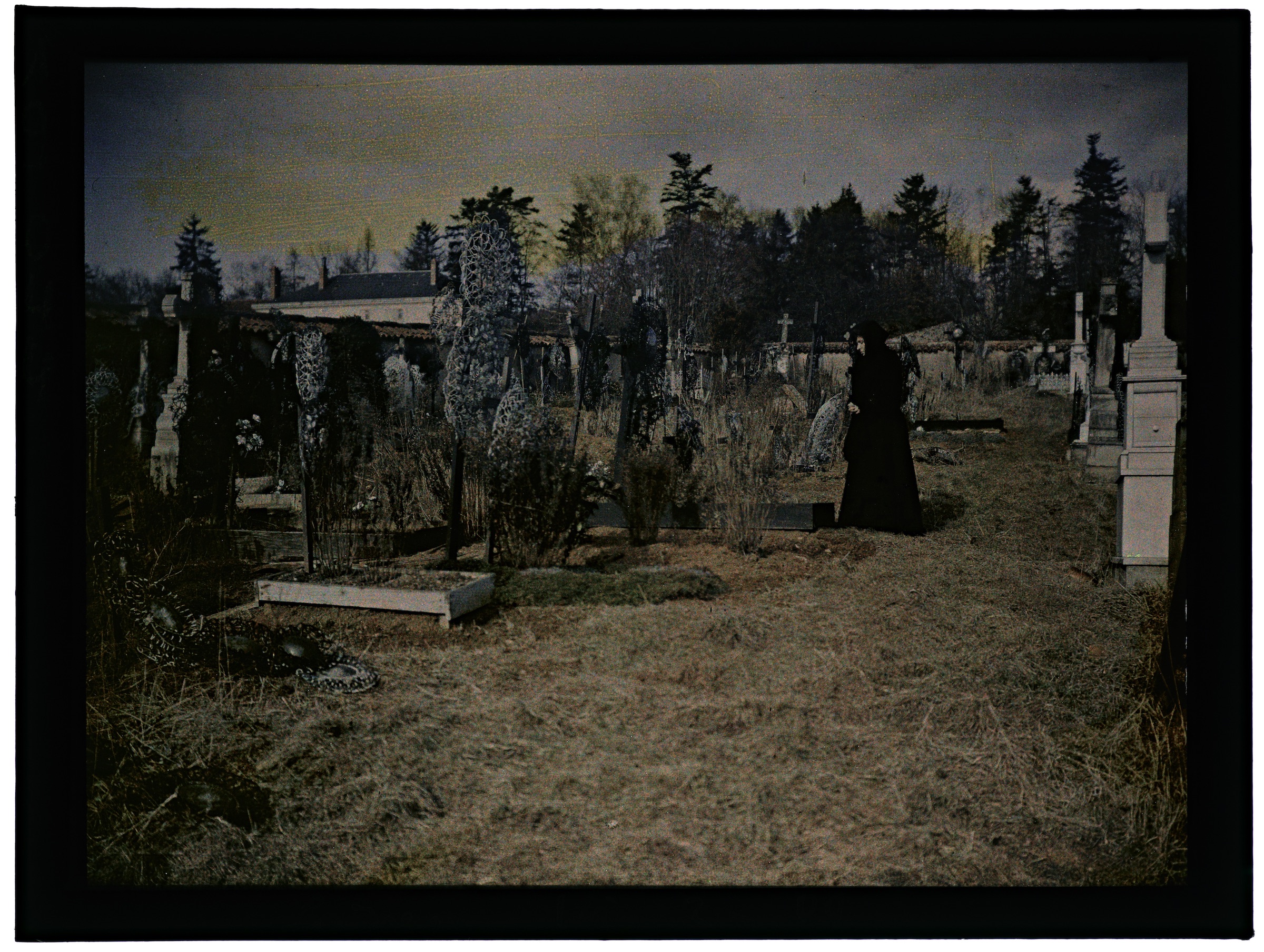 Femmes au cimetière