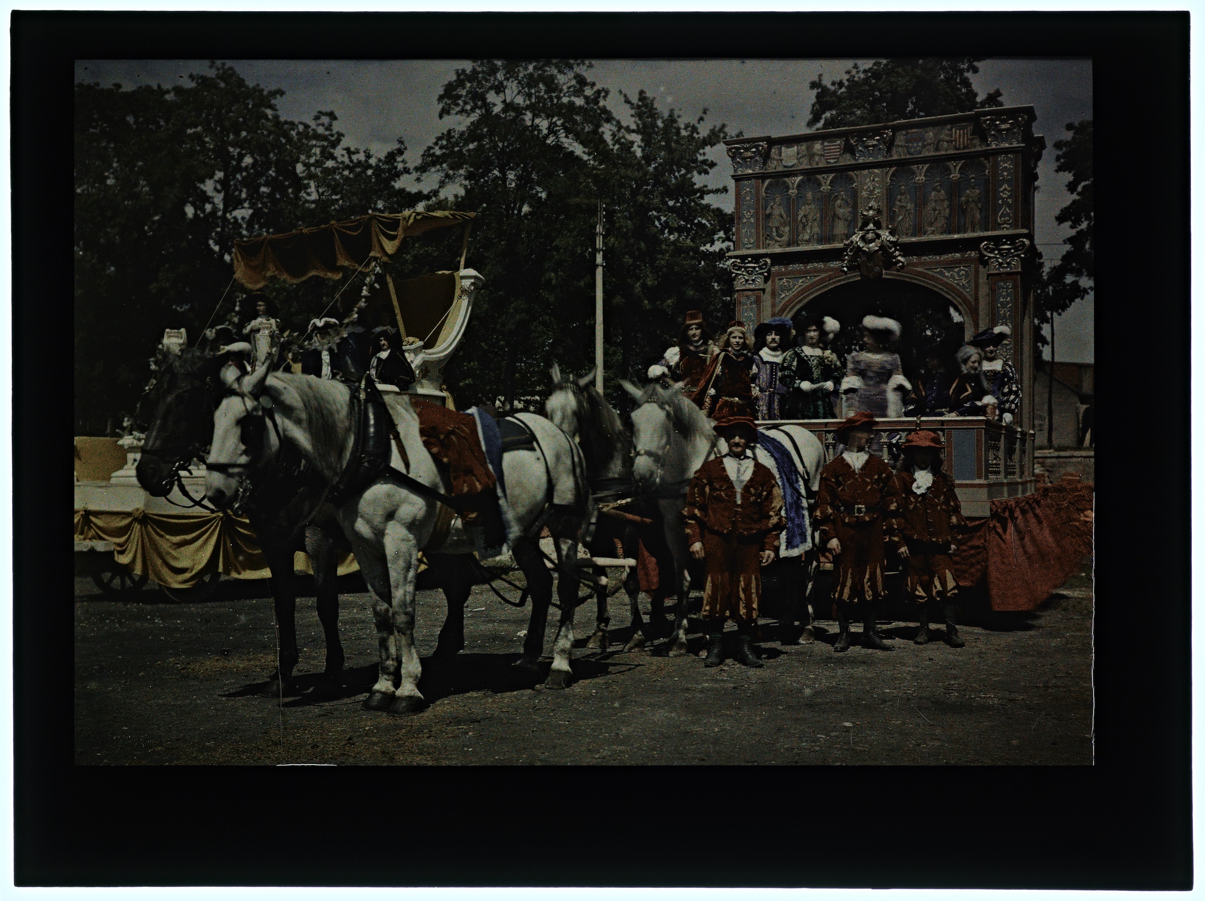 Cortège historique de l'exposition internationale de 1909 au parc Sainte Marie