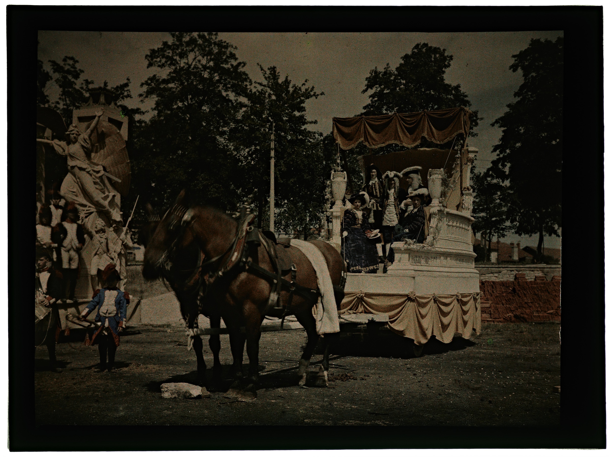 Cortège historique de l'exposition internationale de 1909 au parc Sainte Marie