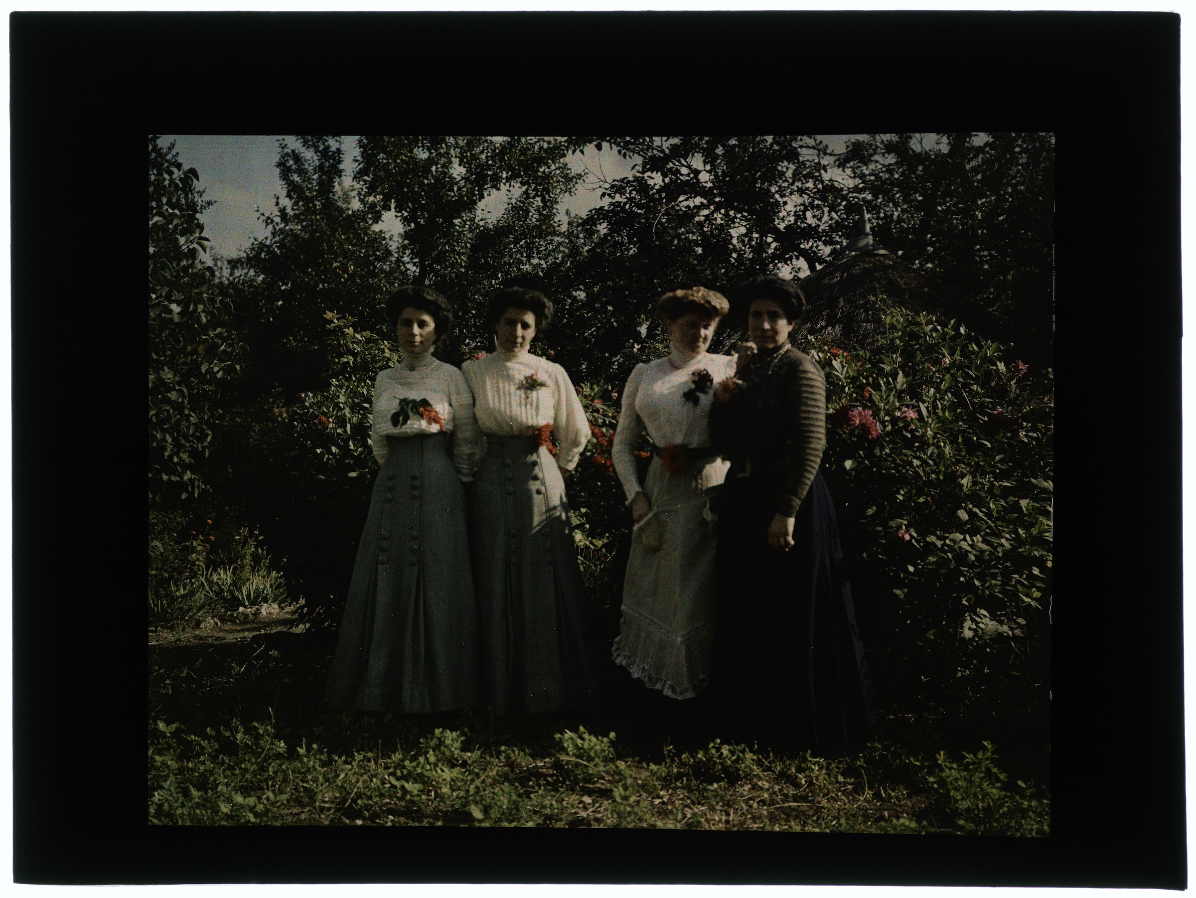 Quatre femmes au jardin